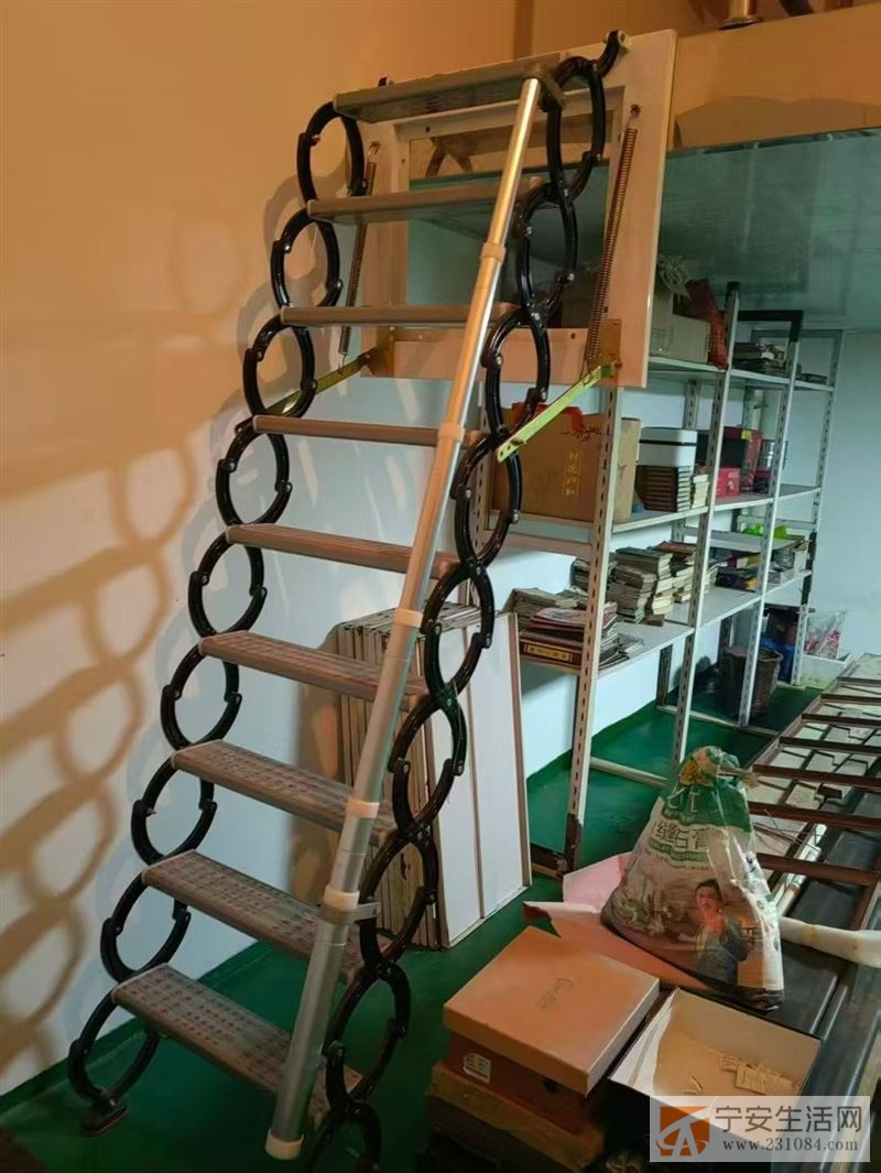 九成新可折叠的楼梯便宜出售