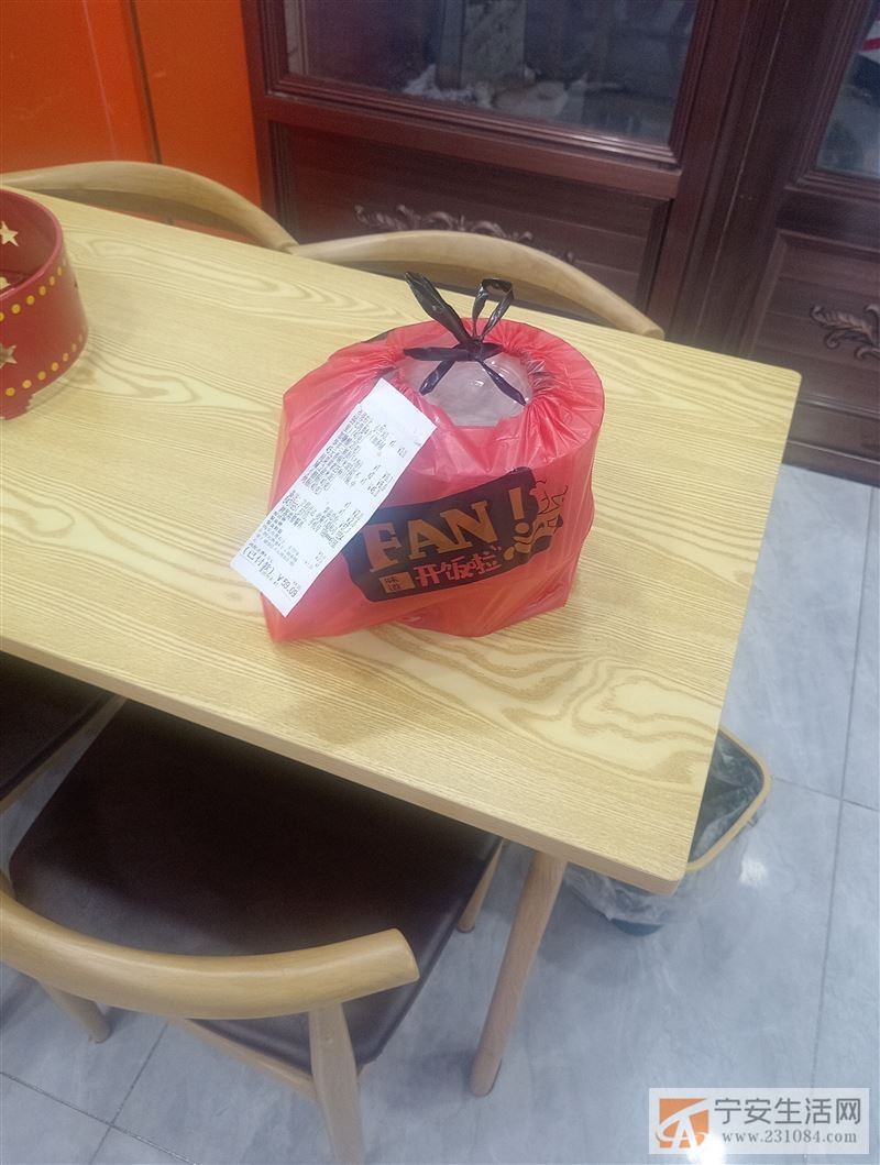 出售:全新桌椅